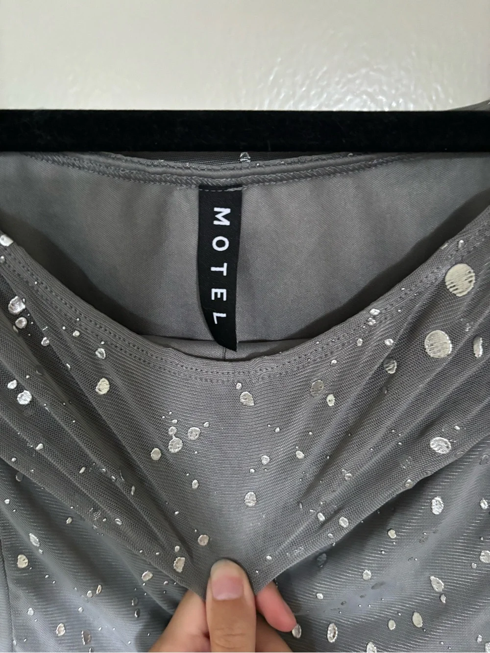 MOTEL Off-Shoulder Gray with sparkles top - Picture 3 of 3